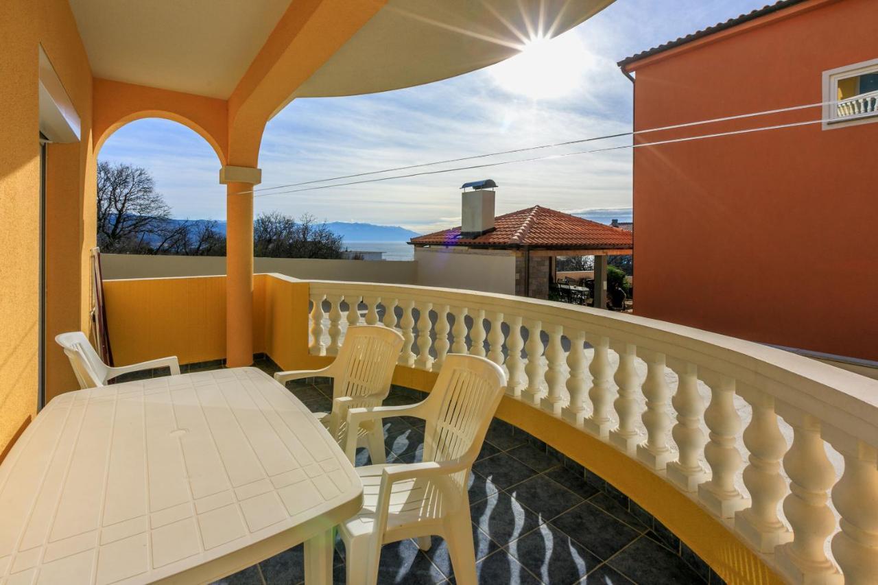 Apartments Kulas Novi Vinodolski Exterior photo